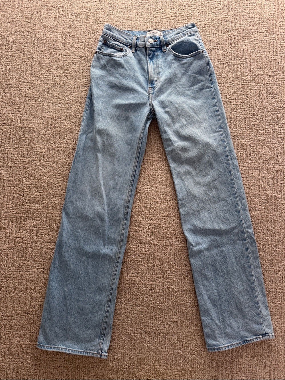 Abercrombie & Fitch Light Wash Straight-Leg Jeans - 26 Long